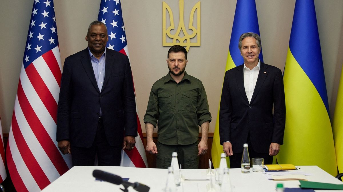 Američtí ministři zahraničí a obrany slíbili v Kyjevě další pomoc